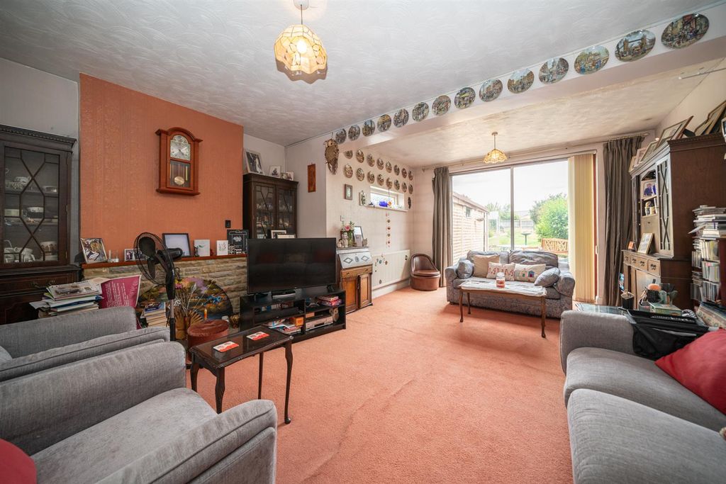 Property photo 2 of 17 Rear Reception Room