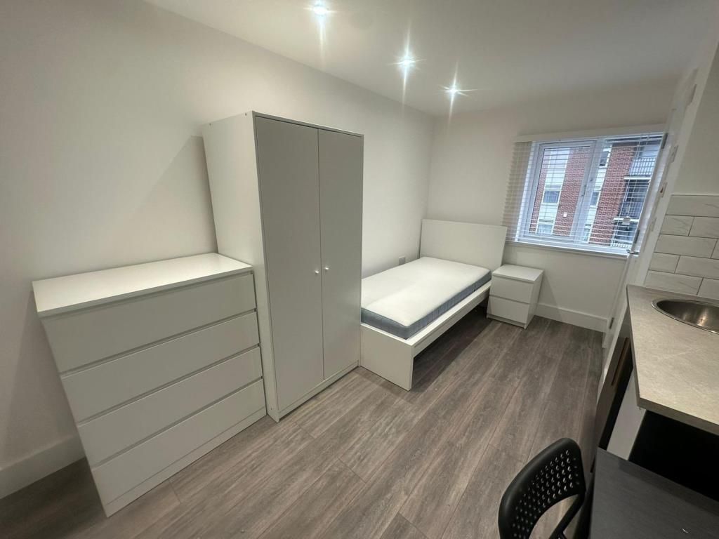 Property photo 2 of 5 Bedroom