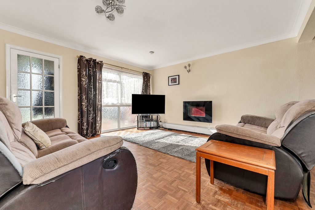 Property photo 2 of 11