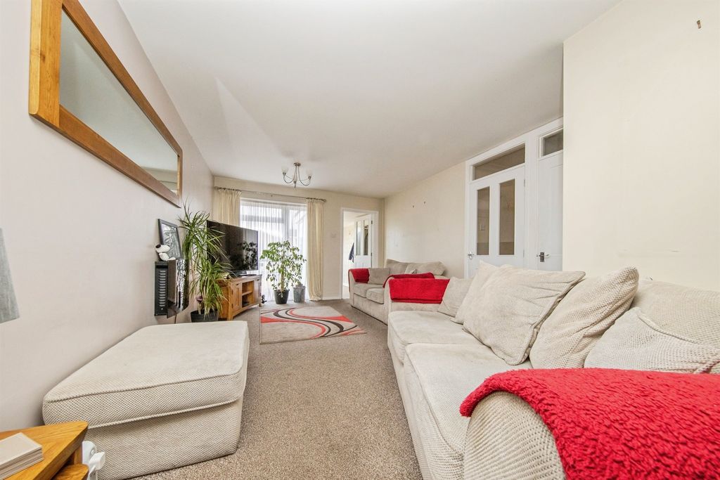 Property photo 3 of 20