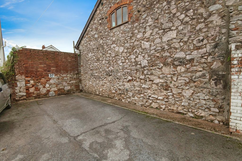 Property photo 2 of 8 View