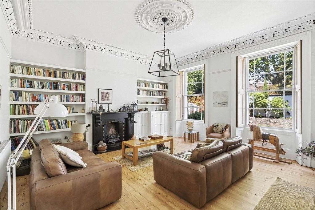 Property photo 3 of 18 Sitting Room