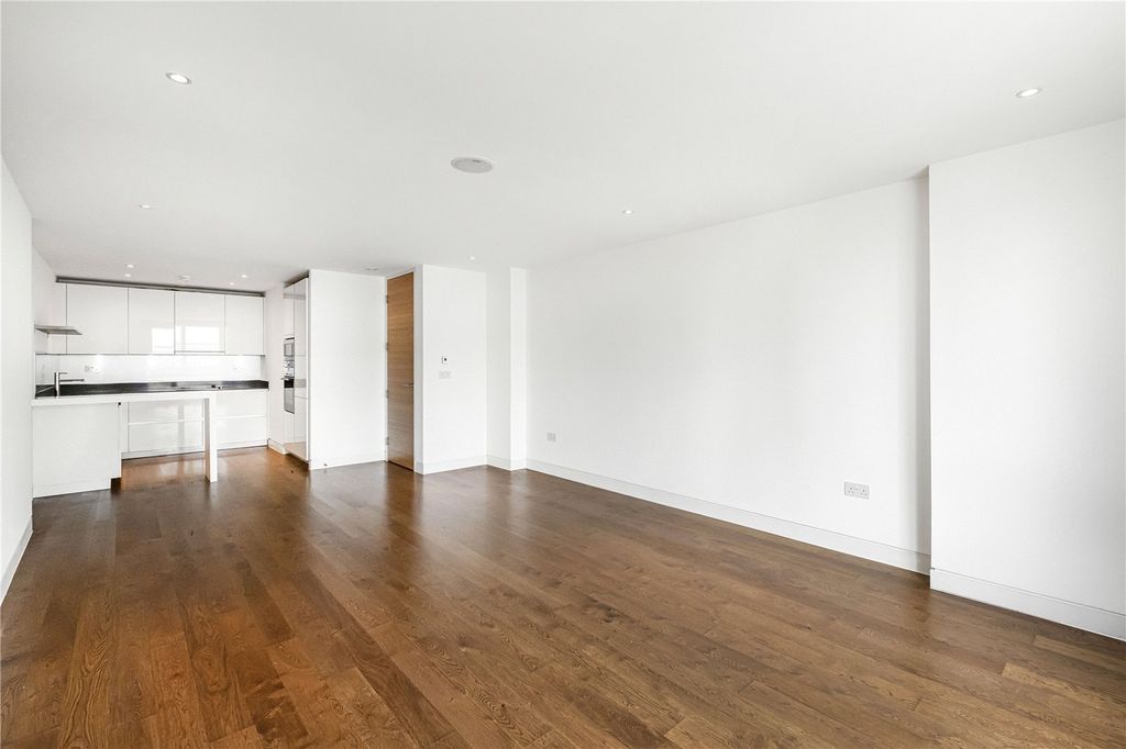 Property photo 2 of 23 Picture No. 30