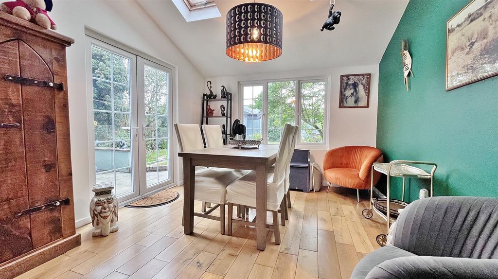 Property photo 3 of 25 Dining Room