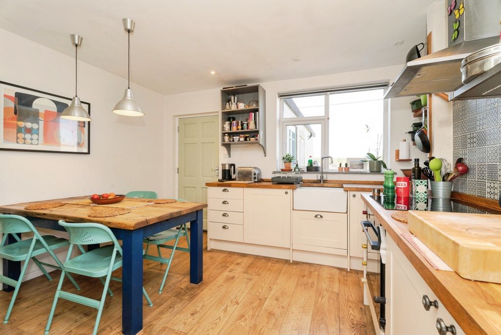 Property photo 3 of 33 Pbox-Img.Jpg