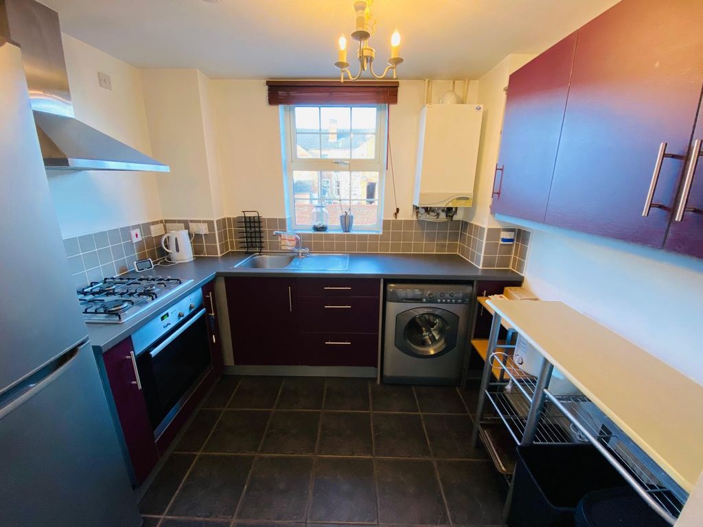 Property photo 3 of 9 Kitchen