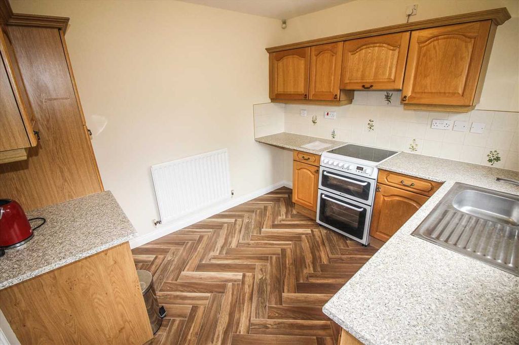 Property photo 3 of 8 Kitchen