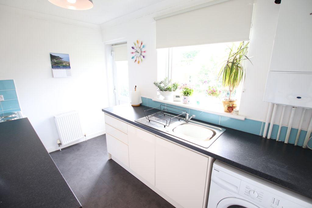 Property photo 3 of 6 Kitchen