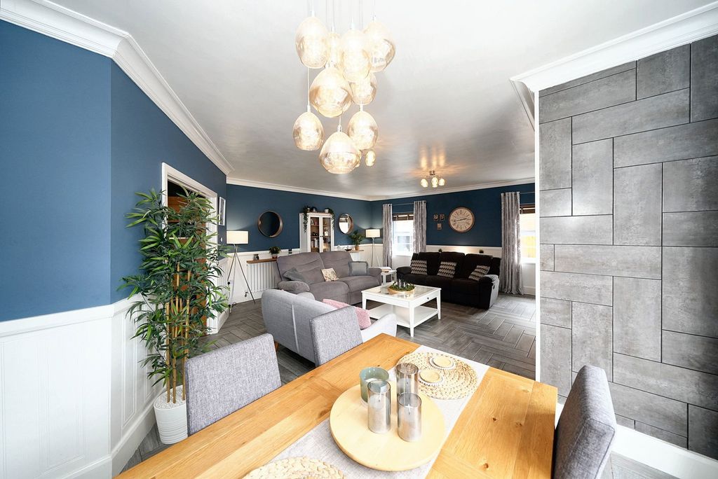 Property photo 3 of 27