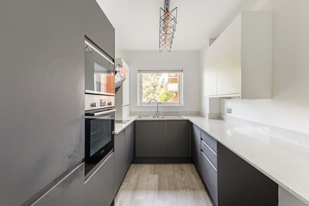 Property photo 2 of 11 Kitchen