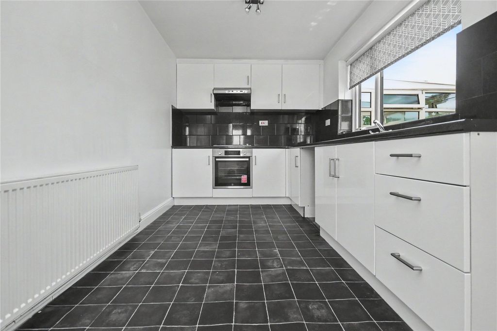 Property photo 2 of 20 Picture No. 16