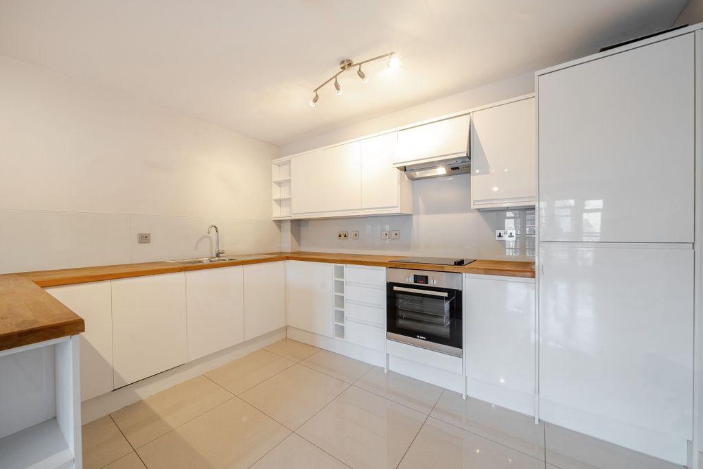 Property photo 2 of 19 1325823-14-6870F8...