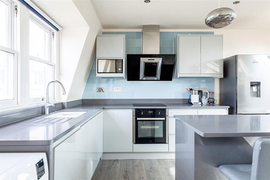 Property photo 3 of 17 Lena Gardens-16.Jpg