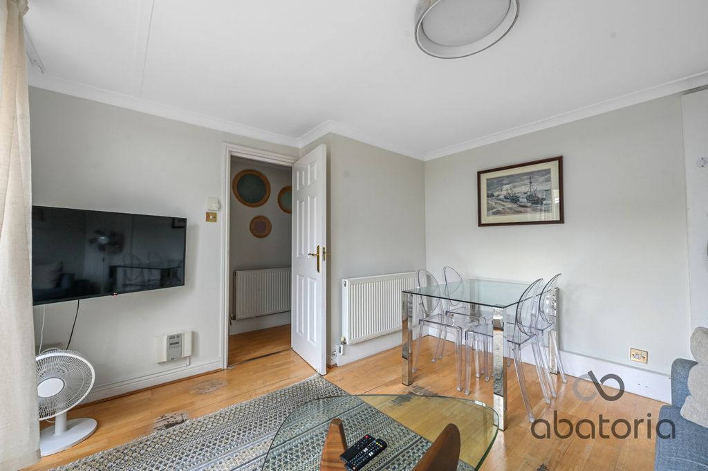 Property photo 2 of 21