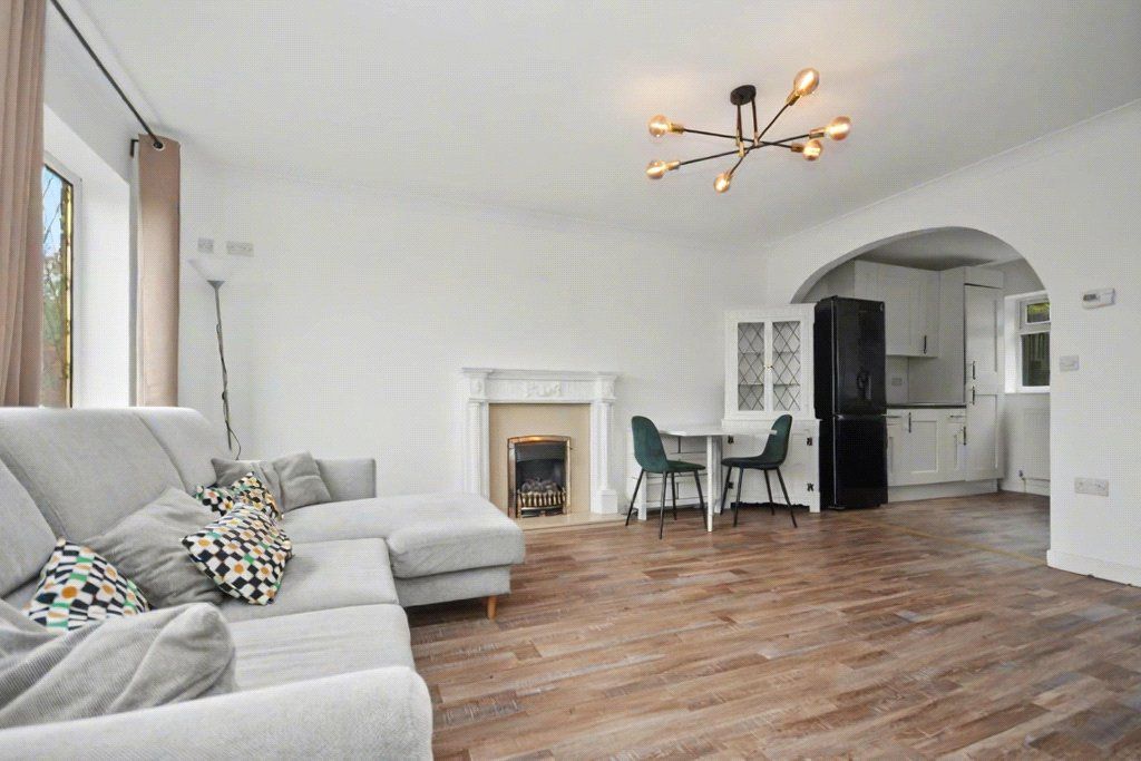 Property photo 2 of 17 Lounge