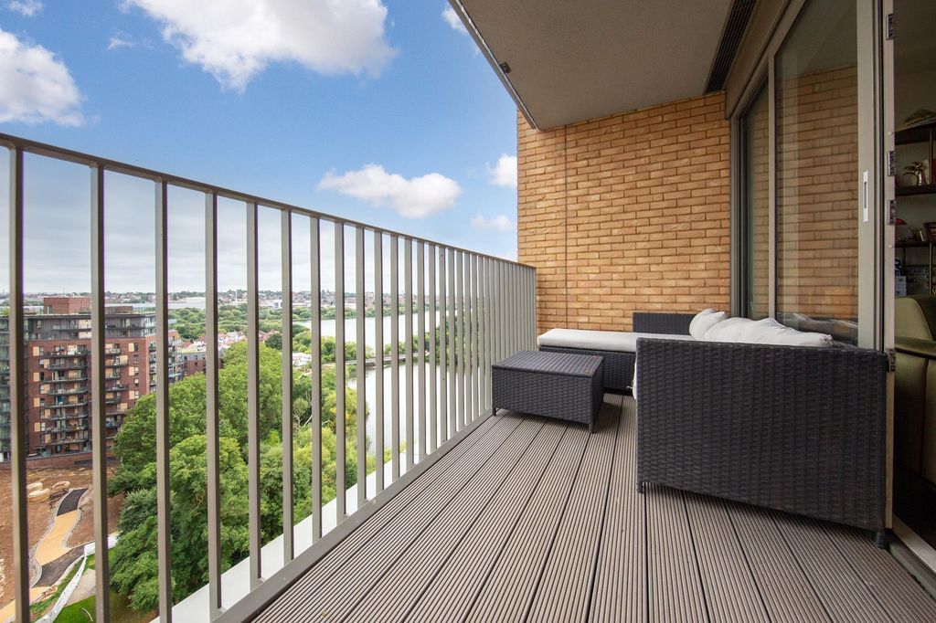 Property photo 2 of 9 Balcony