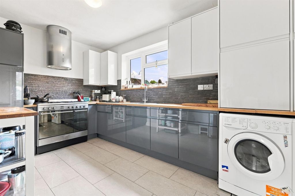 Property photo 2 of 31 2