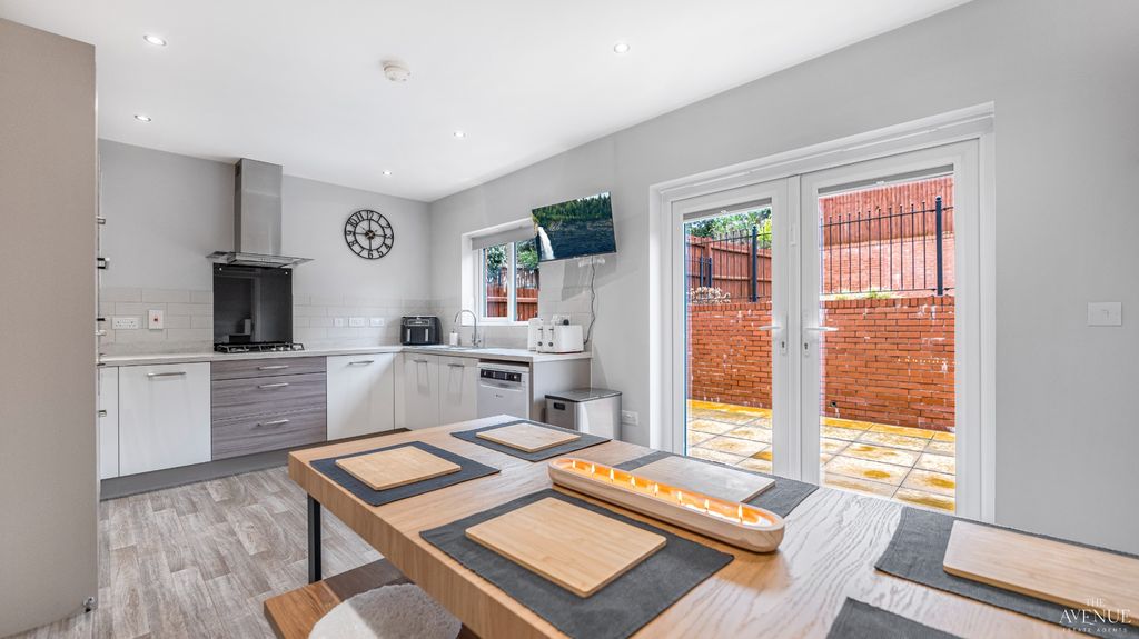 Property photo 2 of 21 4884355