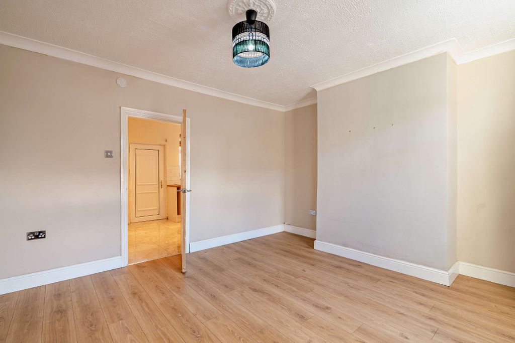 Property photo 3 of 11 Living Room