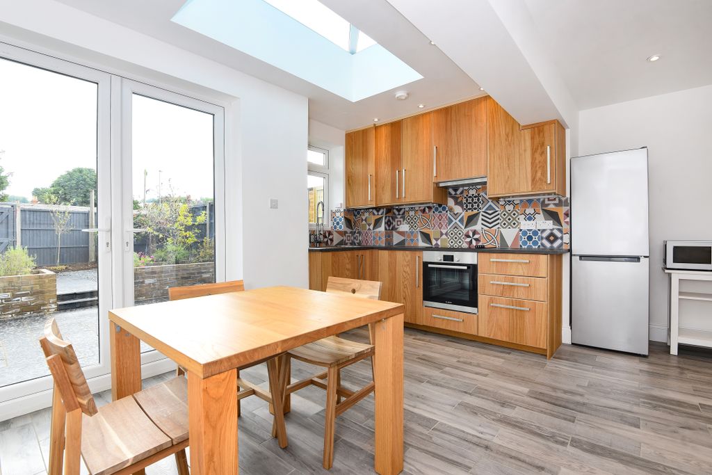 Property photo 2 of 10 Photo 02