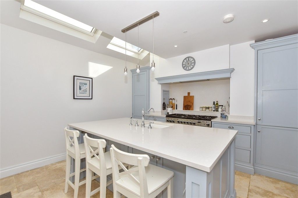 Property photo 3 of 19 Kitchen