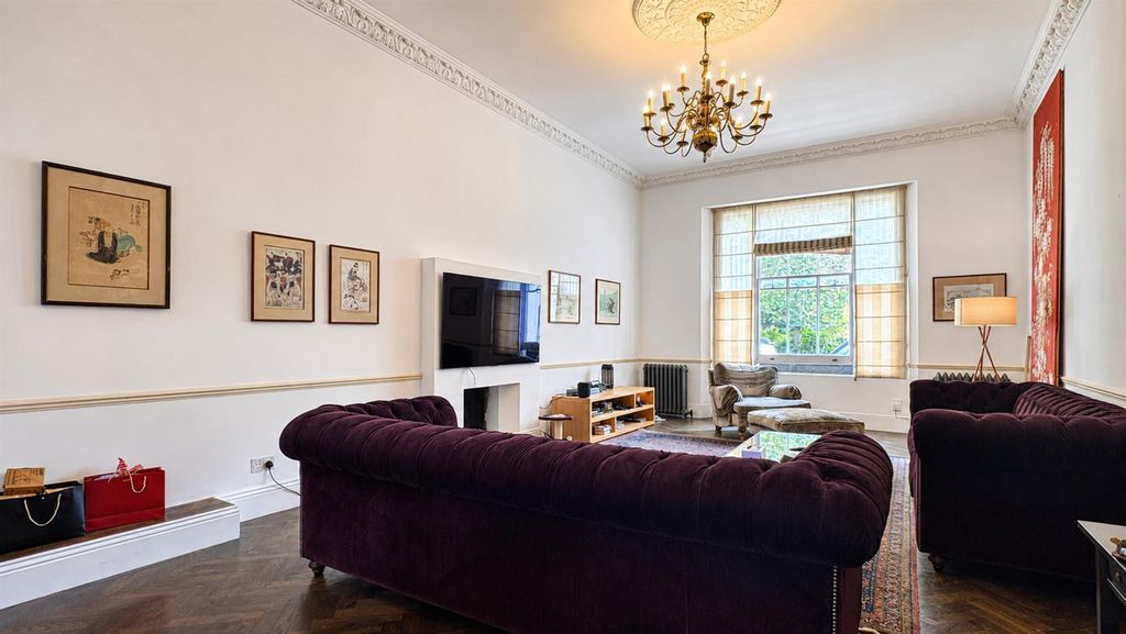 Property photo 2 of 19 Onslow Gardens1.Jpg