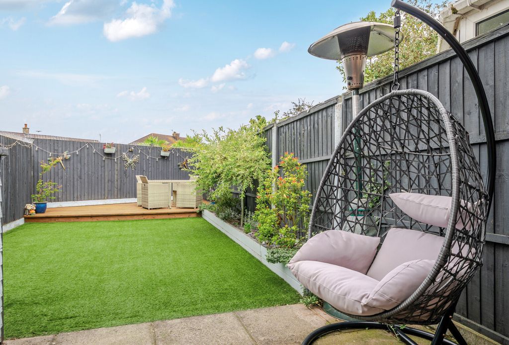 Property photo 3 of 13 1333061-7-689Dd57...