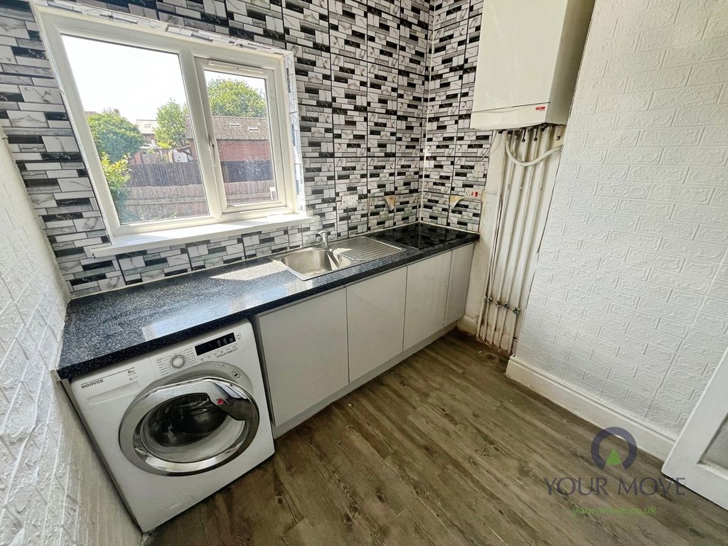 Property photo 3 of 16 Kitchen