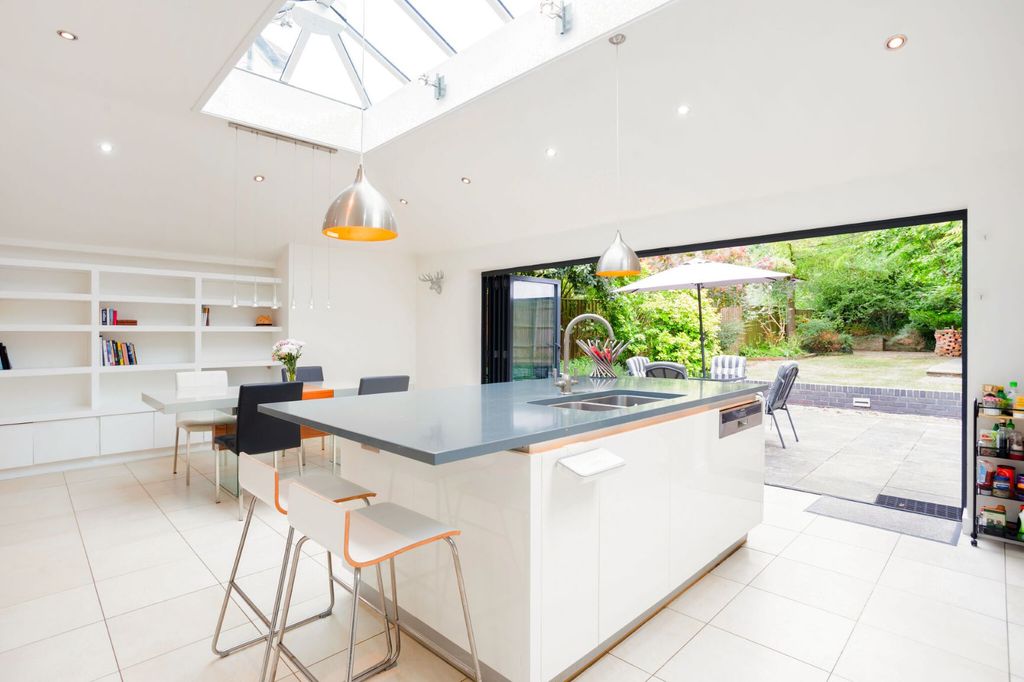 Property photo 2 of 19