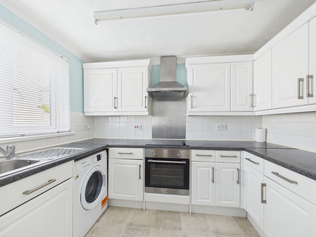 Property photo 2 of 10 Kitchen