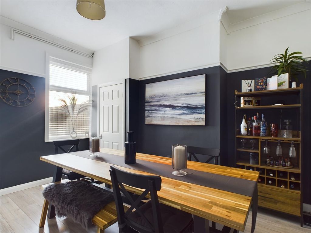 Property photo 3 of 36 Cam03844G0-Pr0159-Still004.Jpg