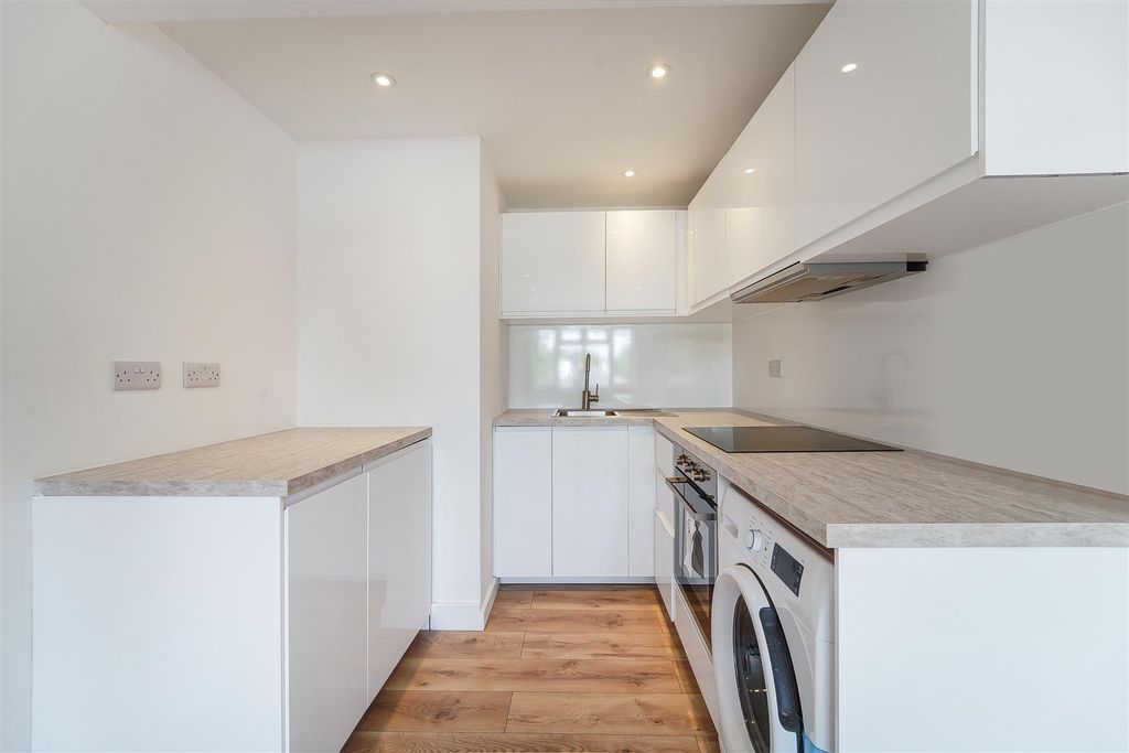 Property photo 2 of 12 High Street, 12A  (8).Jpg