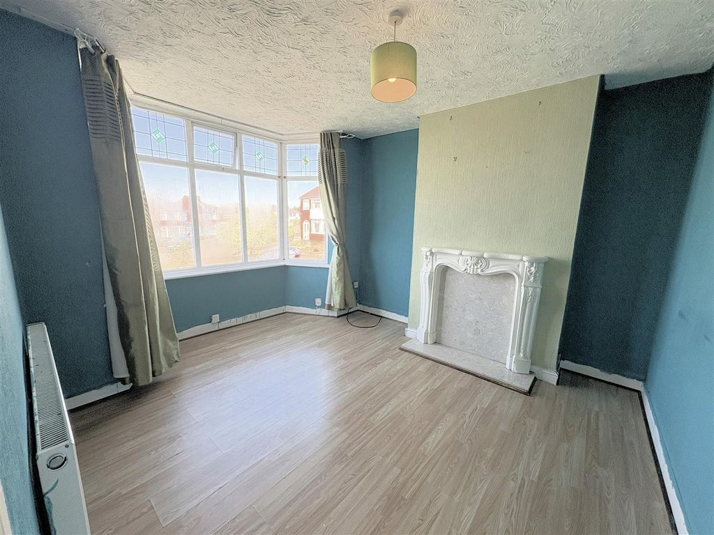 Property photo 3 of 10 Lounge.Jpeg