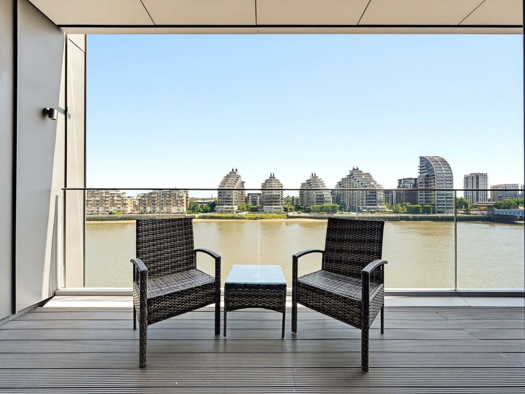 Property photo 2 of 14 Riverwalk Apartments