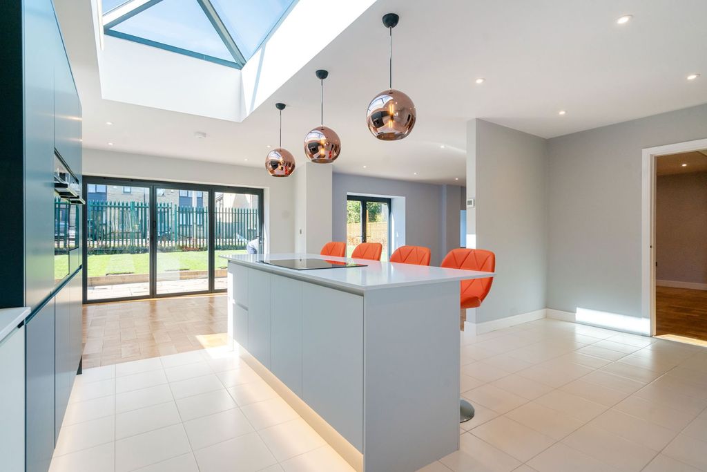 Property photo 2 of 36