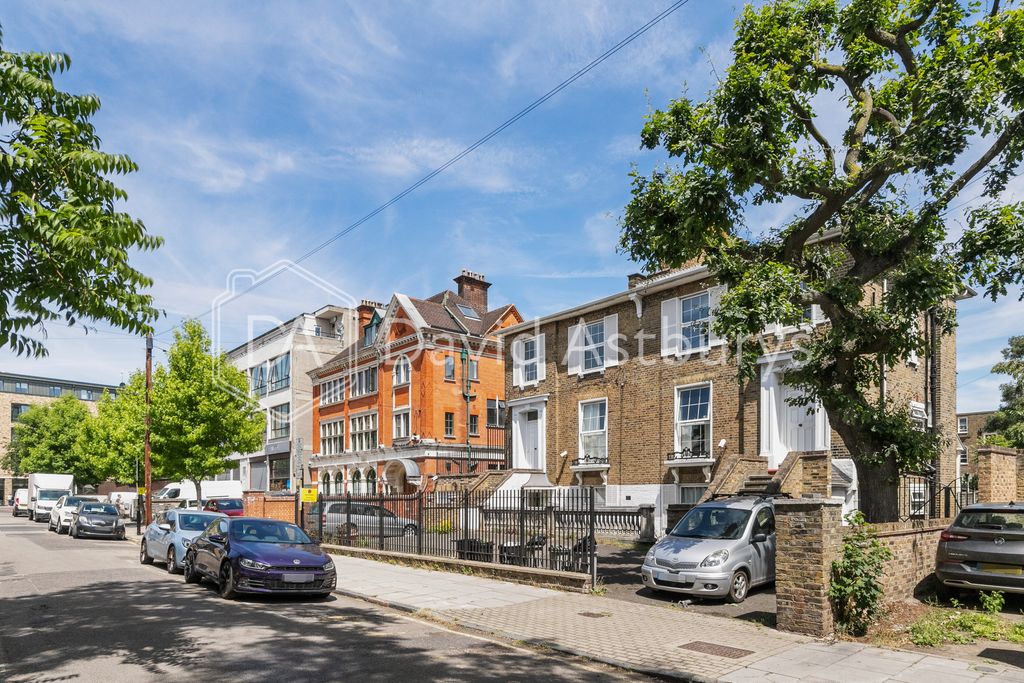 Property photo 2 of 12