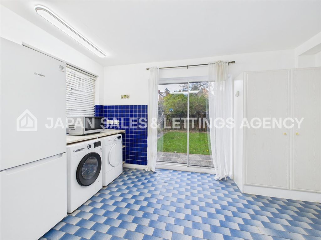 Property photo 3 of 13 Cam04401G0-Pr0098-Still006.Jpg