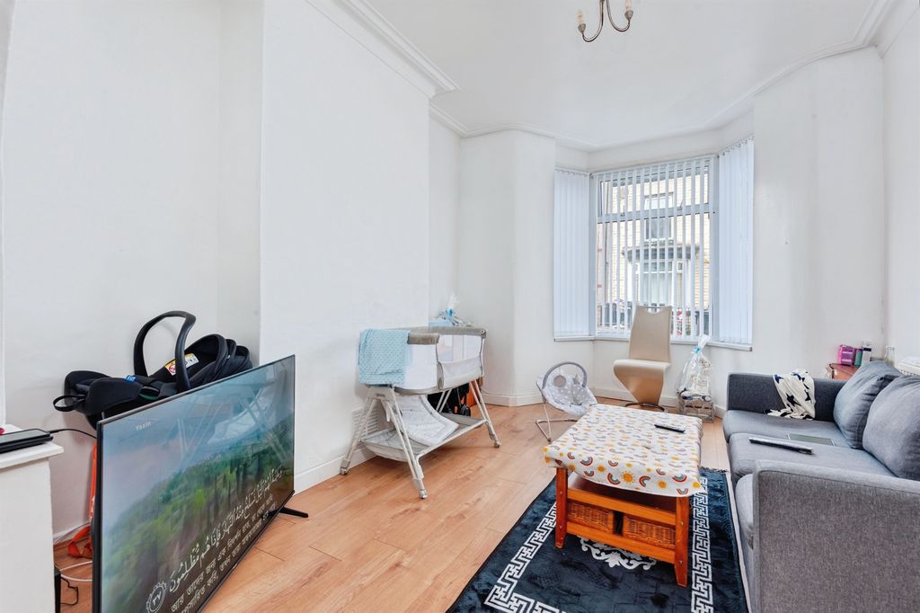 Property photo 2 of 17