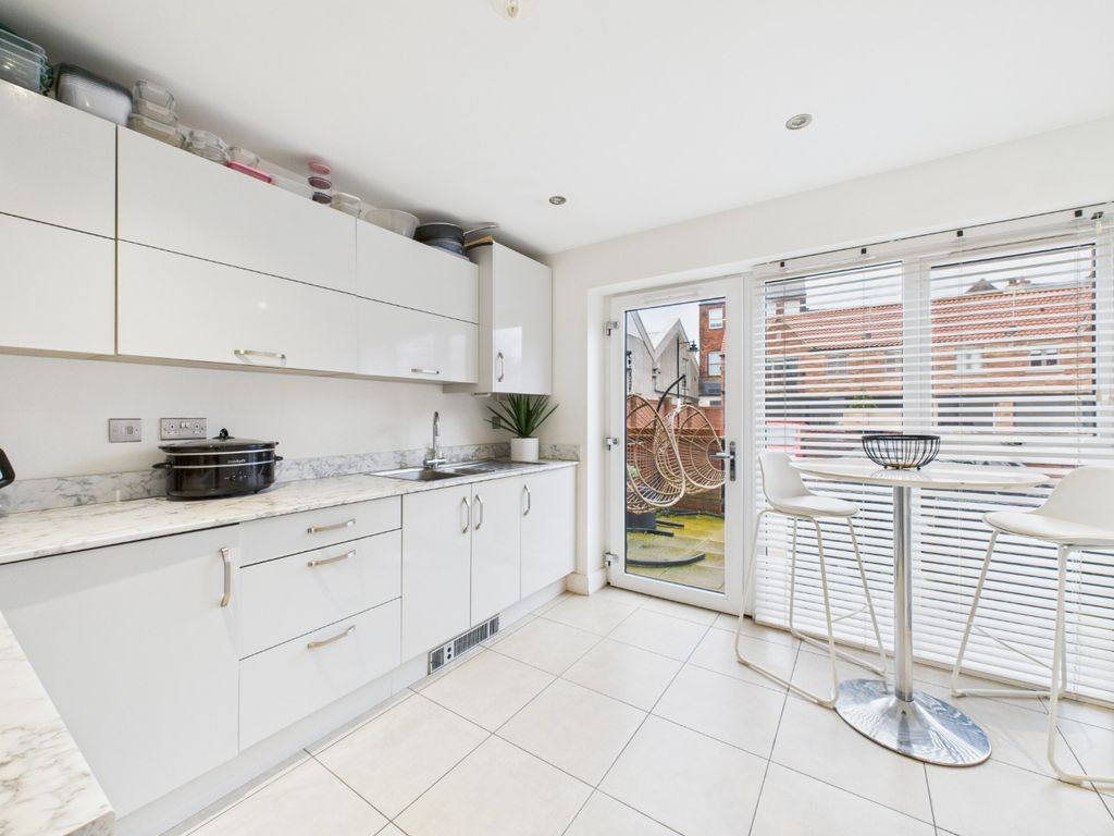 Property photo 3 of 12 4742647