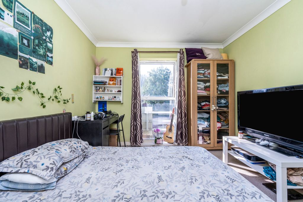 Property photo 3 of 18 Log09671