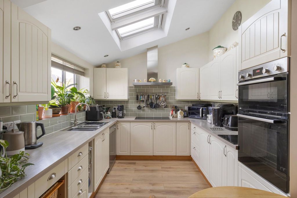 Property photo 3 of 21