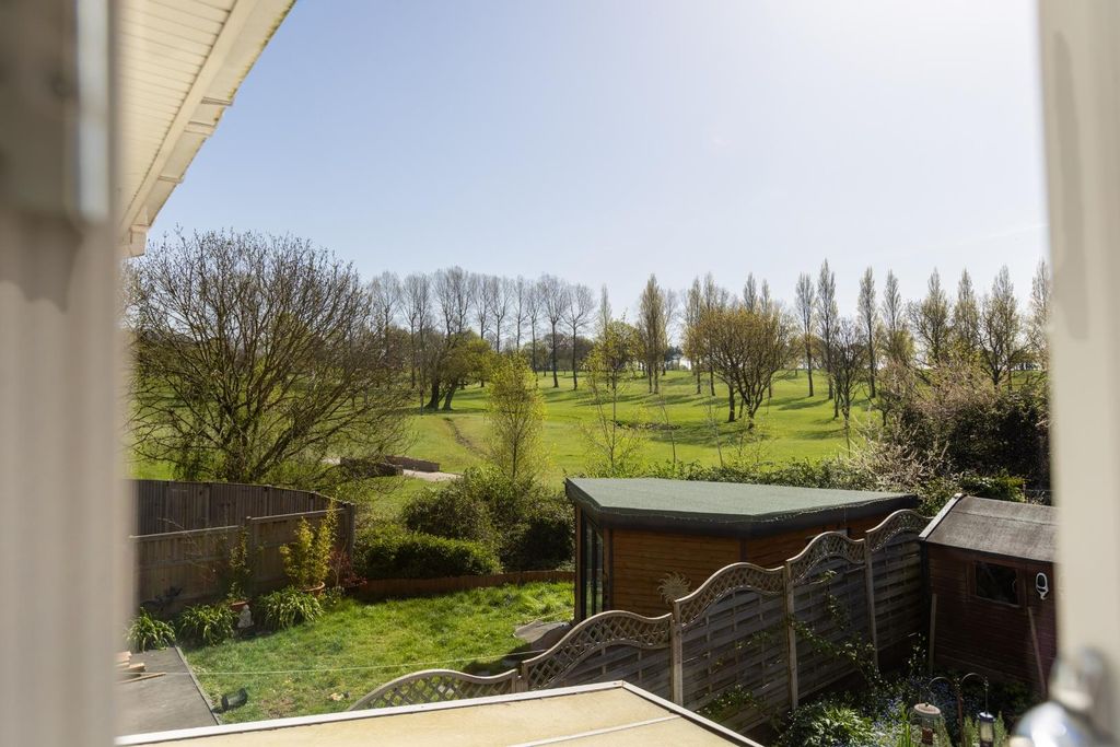 Property photo 3 of 21 94 Charlton Mead Drive-9.Jpg