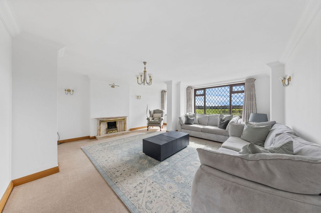 Property photo 2 of 31