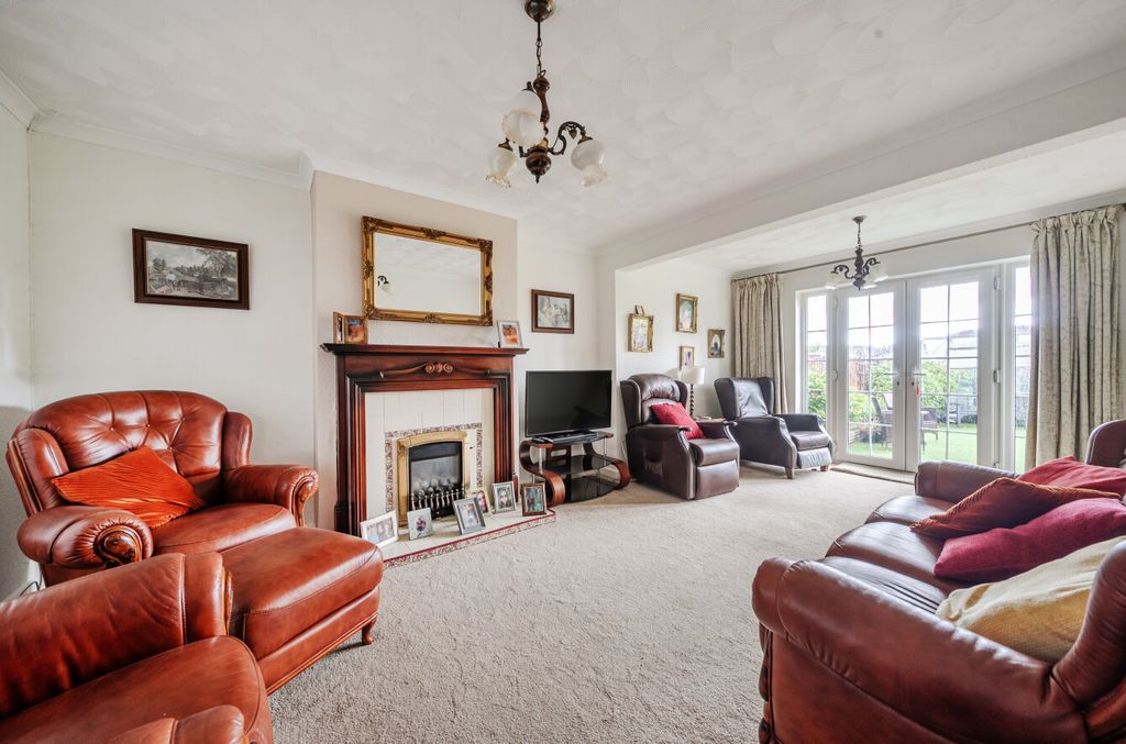 Property photo 2 of 13 1469919-5-6A1Ef21...