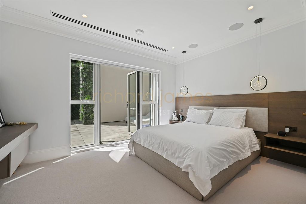 Additional image 20 of 3 bed flat to rentElizabeth Grove, Bushey Heath WD23