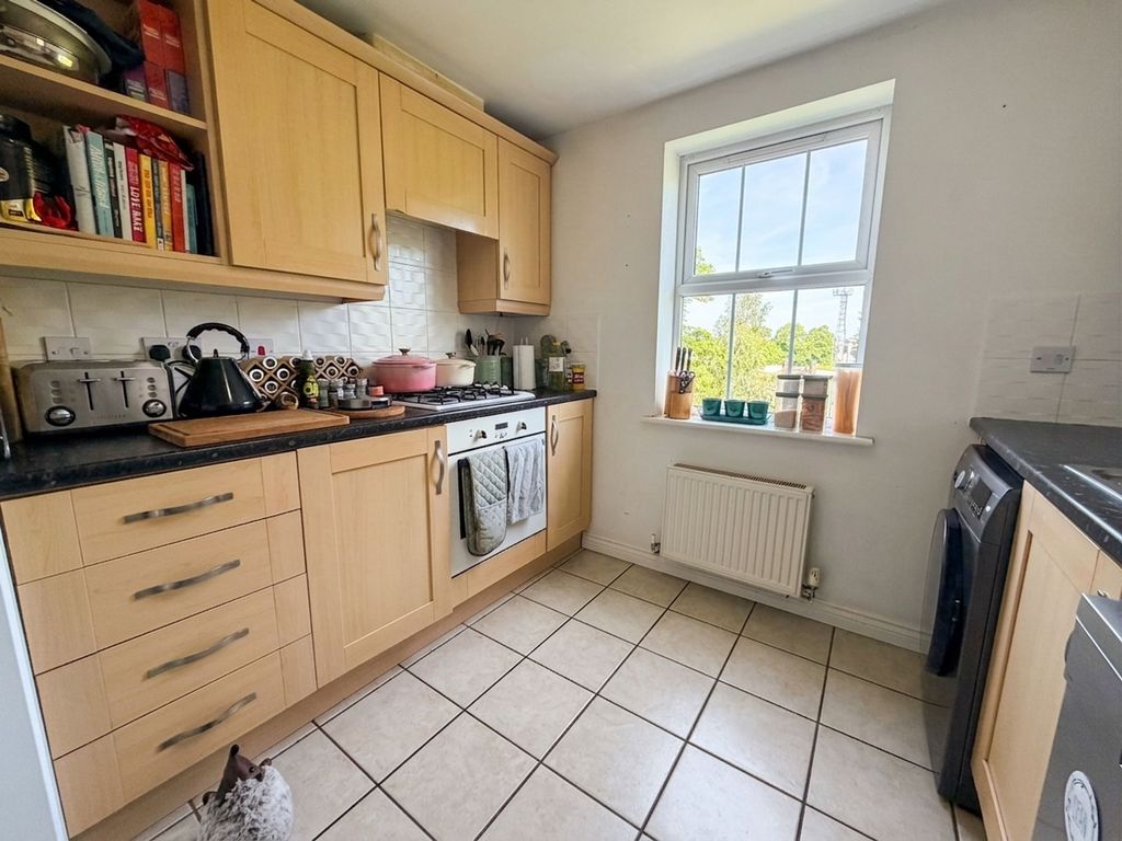 Property photo 3 of 9 Kitchen