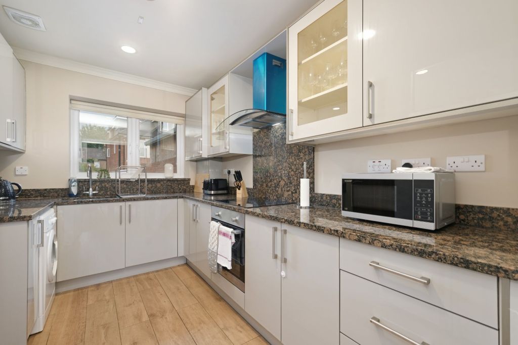 Property photo 2 of 40