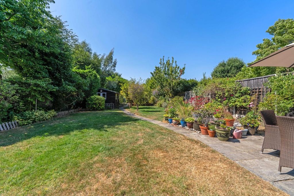 Property photo 2 of 27 355 Ashford Road, Staines-Upon-Thames, Tw18 1Qq-36