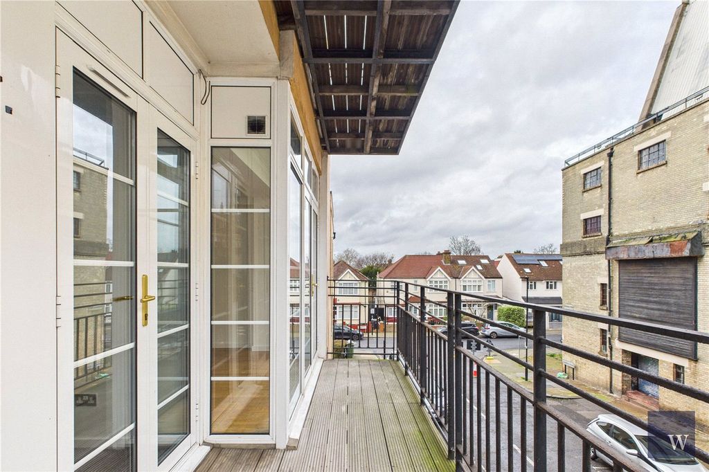 Property photo 3 of 8 Picture No. 13