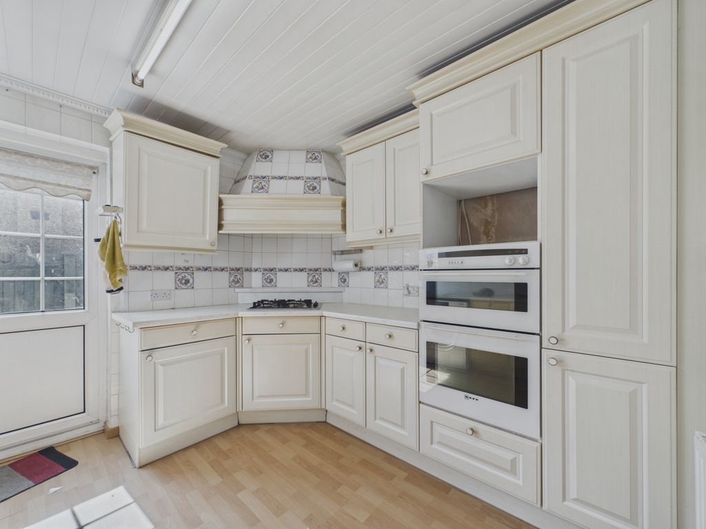 Property photo 3 of 25